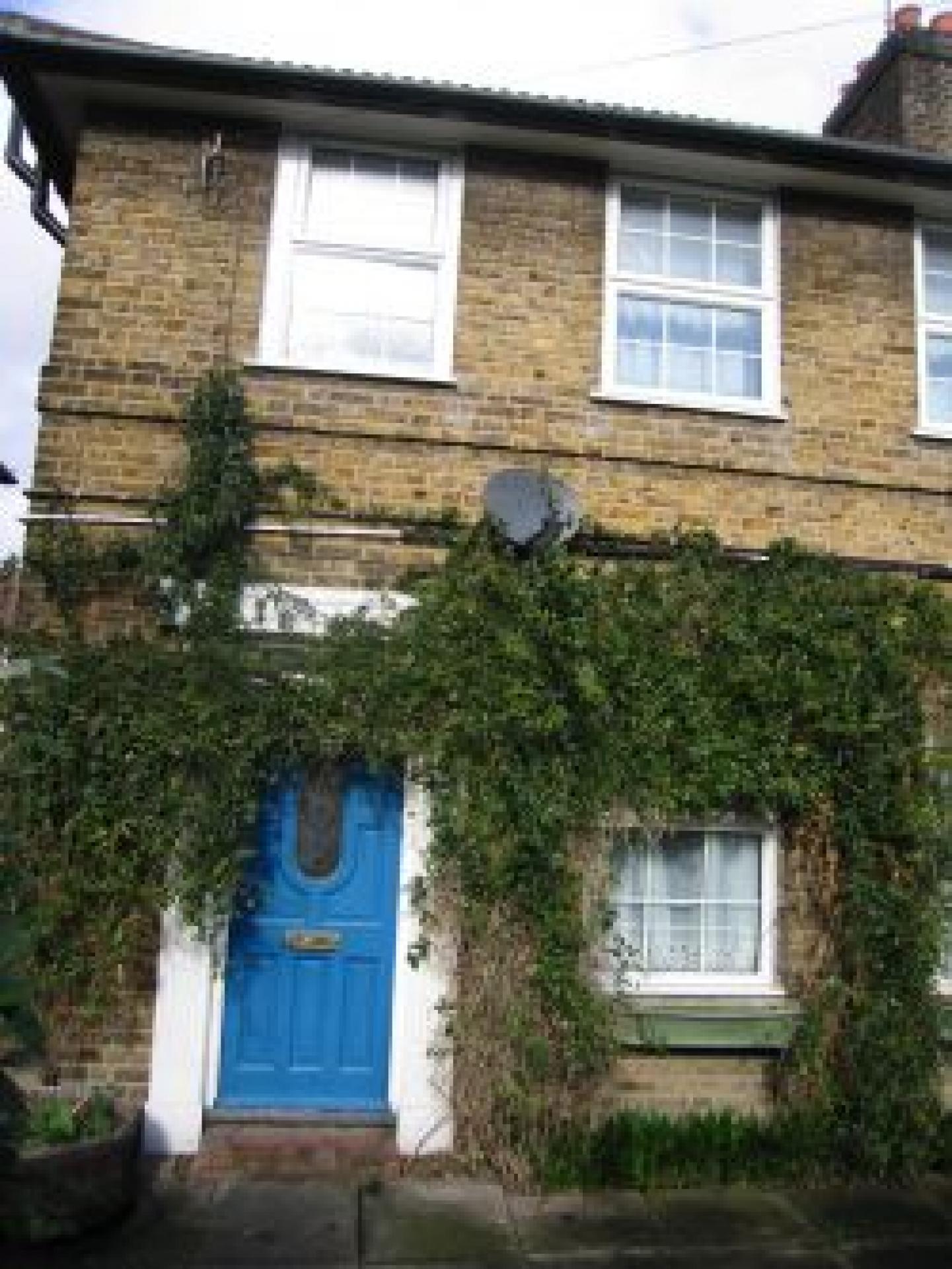 			3 Bedroom, 1 bath, 1 reception Flat			 Oakworth Road, LADBROKE GROVE W10 W10